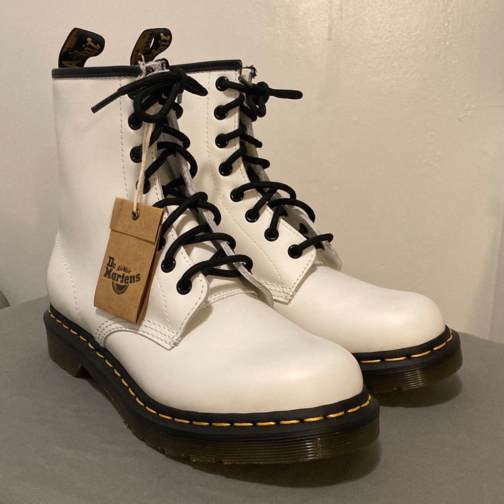 Dr. Martens Womens 1460 8-Eye Boot White Leather W8 NWT